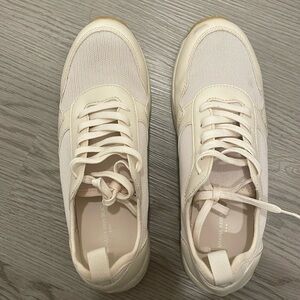 Banana republic sneakers size 8